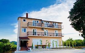 Guest House Maxi